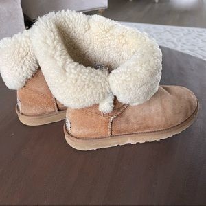 Bailey button uggs in tan brown